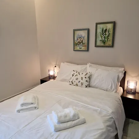 Apartment N&s B *